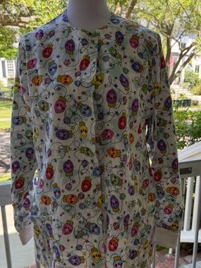 Uniform Advantage White Scrub Warm Up Jacket with Multicolor Bulb Print